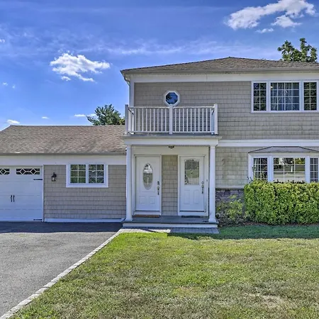 Glen Cove Home Walk To Boardwalk And Dining!